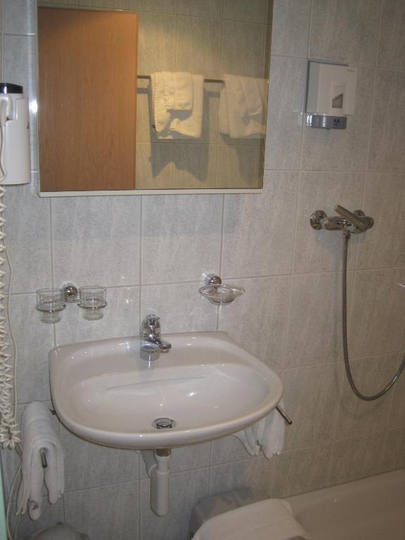 Hotel Des Alpes Realp Quarto foto